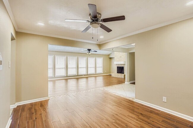 Building Photo - 15710 Sandy Hill Dr