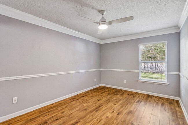 Building Photo - Charming 3-Bedroom Home with Fenced Yard