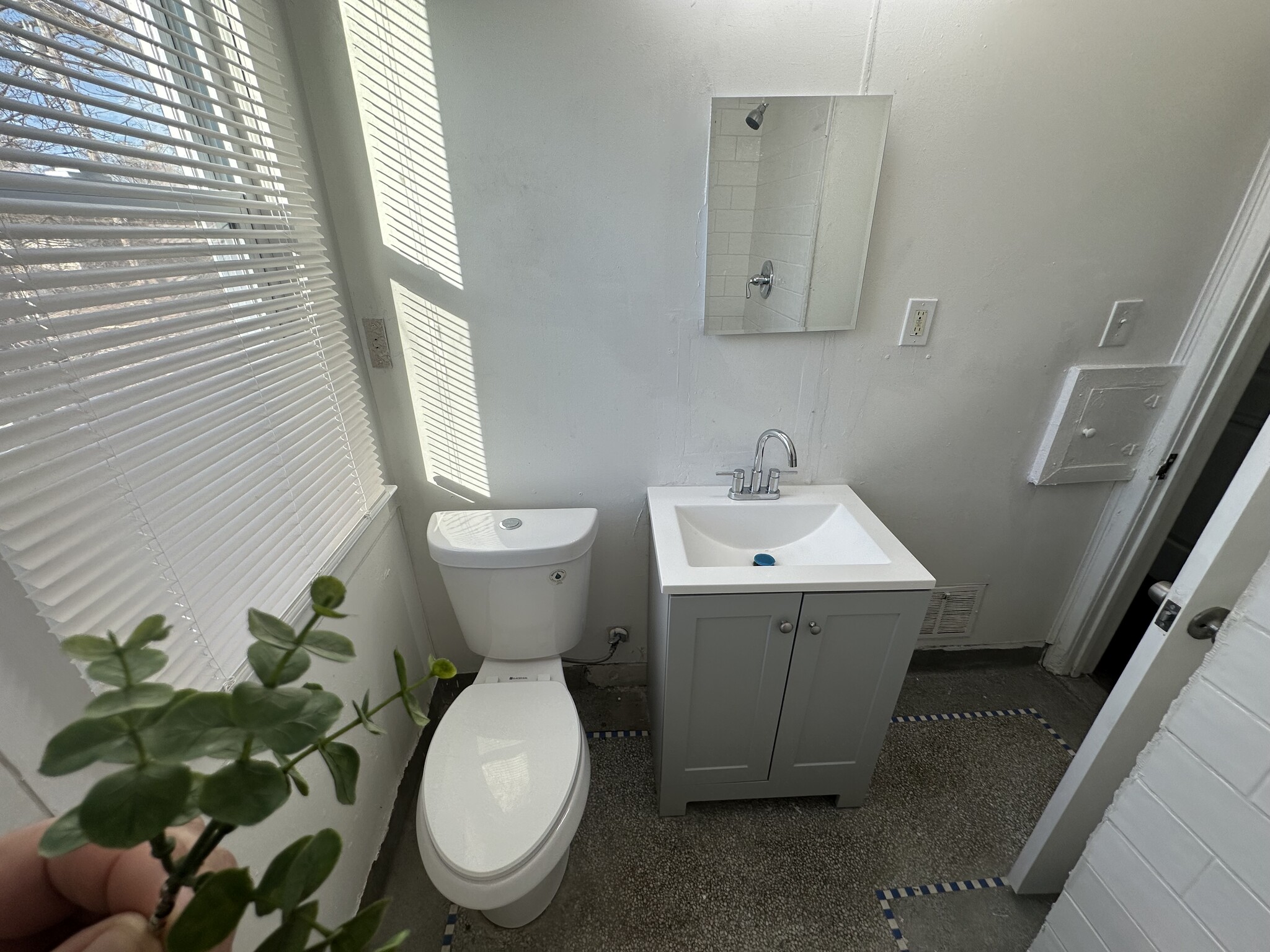 Upstairs Unit - 4820 Haverhill St