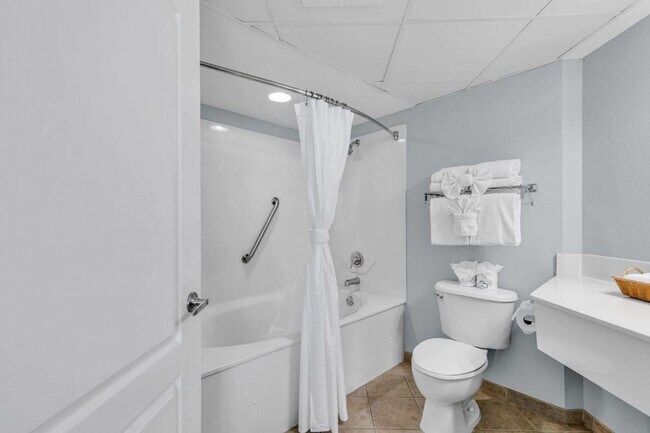 Building Photo - 2506 N Ocean Blvd