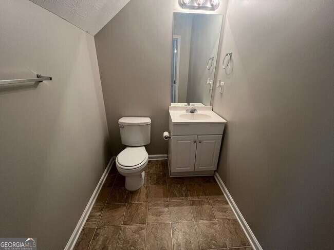 Building Photo - 309 Goldenrod Dr