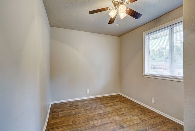 Building Photo - Renovated 3-Bed Gem Minutes from OU & Camp...