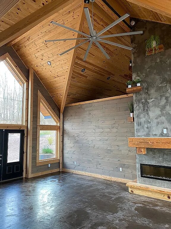 Building Photo - 978 Lakeview Dr