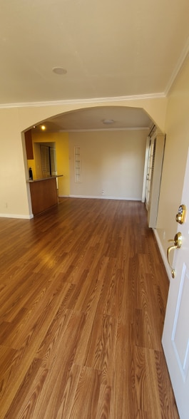 Building Photo - 3900 Lake Mead Dr