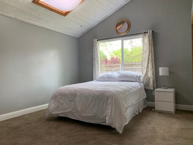 Master bedroom is bright and spacios - 5842 Belleau Wood Ln