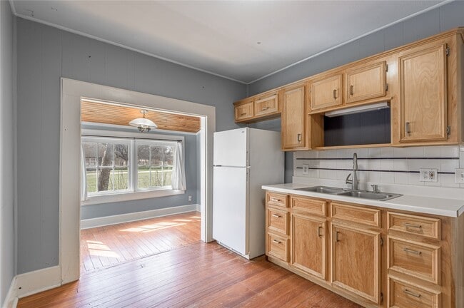 Building Photo - 254 S Railroad St