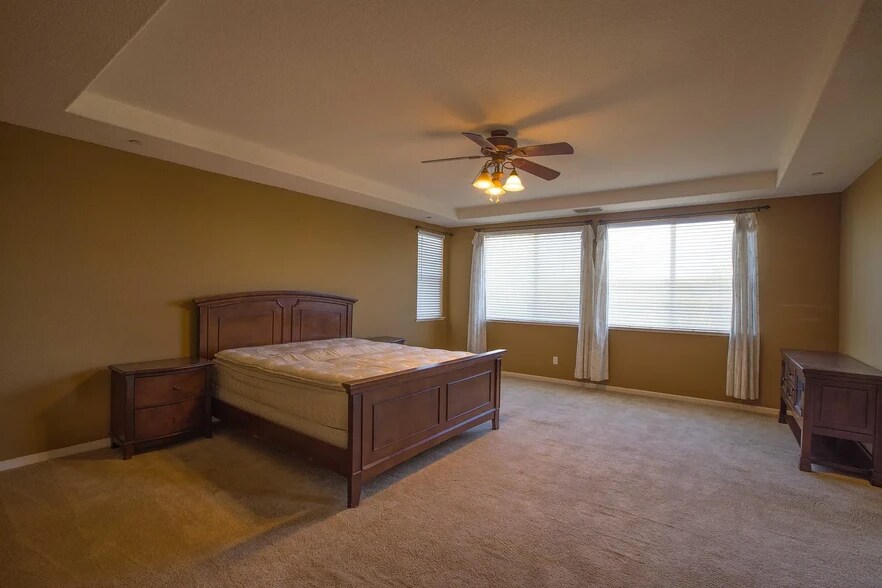 Building Photo - 2674 Torrey Pines Dr