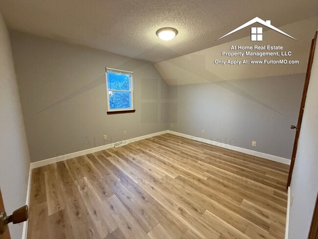 Building Photo - 2711 Mayflower Dr