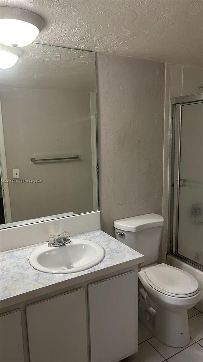 Building Photo - 6900 N Kendall Dr