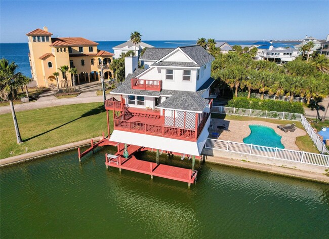 Building Photo - 16619 Bayfront Dr