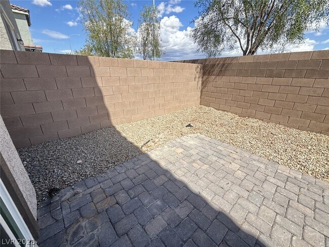 Building Photo - 7008 Dandelion Pk Ave