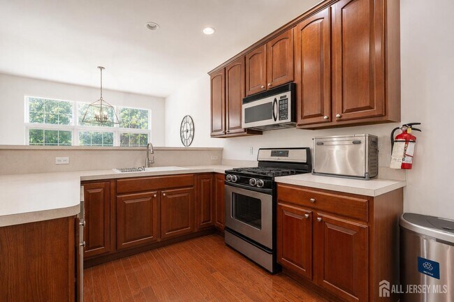 Building Photo - 12 Scarlet Oak Dr