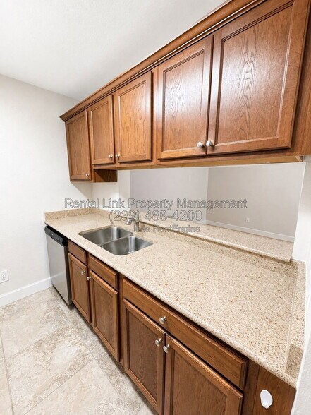 Building Photo - 4009 Crockers Lake Blvd