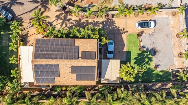 Building Photo - Oceanview 3-Bedroom in Lahaina – Solar, EV...