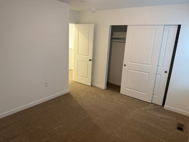Building Photo - 537 Nightsky St