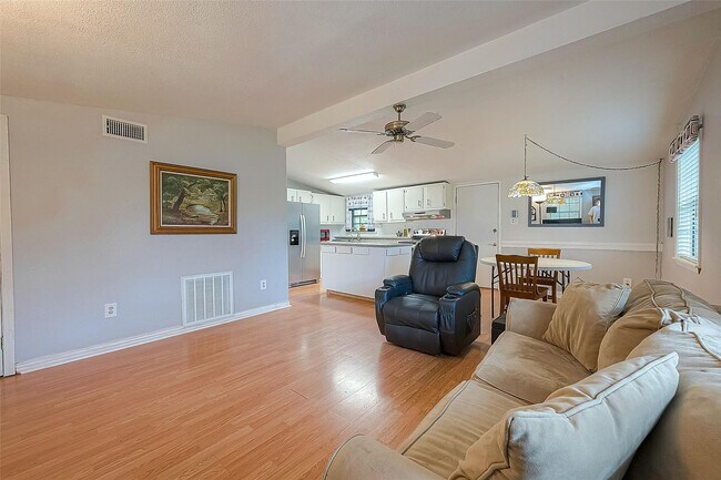 Building Photo - 2520 Richmond St