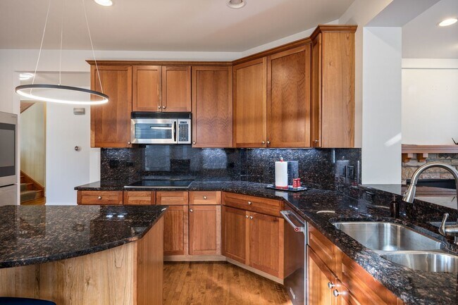 Building Photo - 408 N White Deer Trail