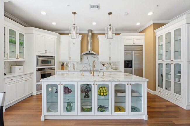 Building Photo - 921 Osceola Dr