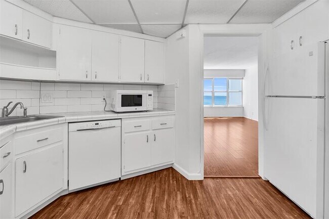 Building Photo - 3700 Galt Ocean Dr