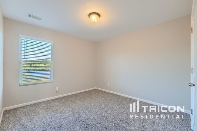 Building Photo - 3479 Sandstone Trail SE