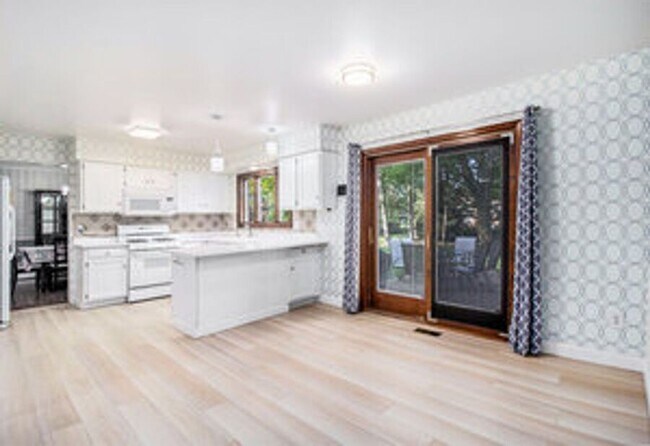 Building Photo - 6609 Merrick Dr