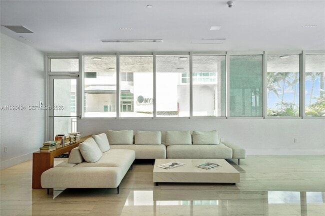 Building Photo - 700 NE 25th St