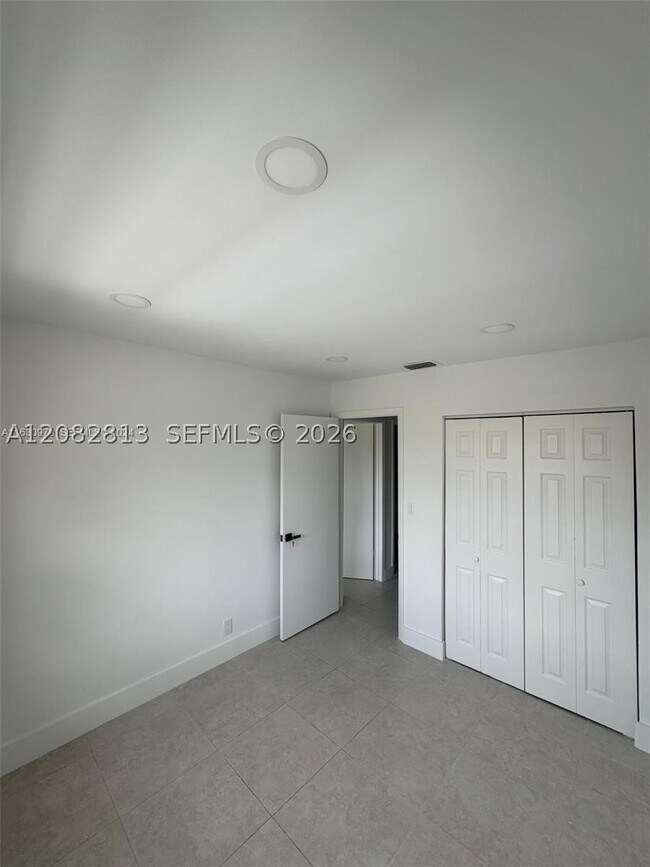Building Photo - 6628 SW 41st St