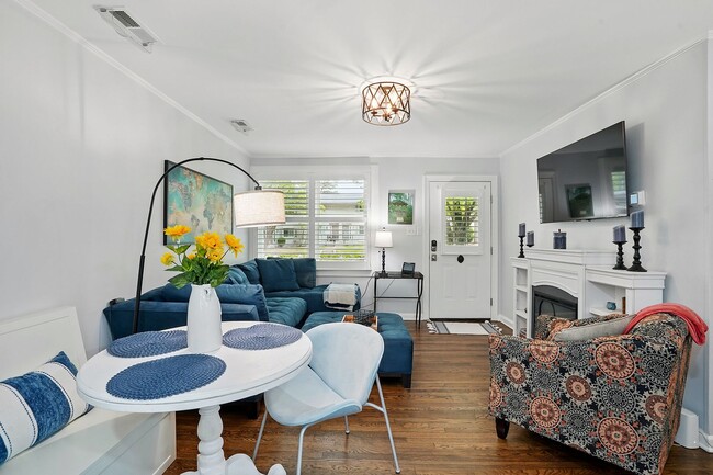 Building Photo - Fully Furnished Home, CONVENIENT LOCATION