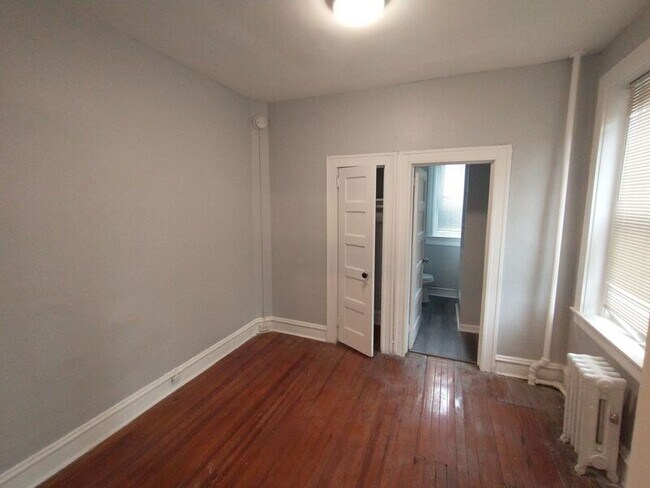 Building Photo - 307 Dolphin St