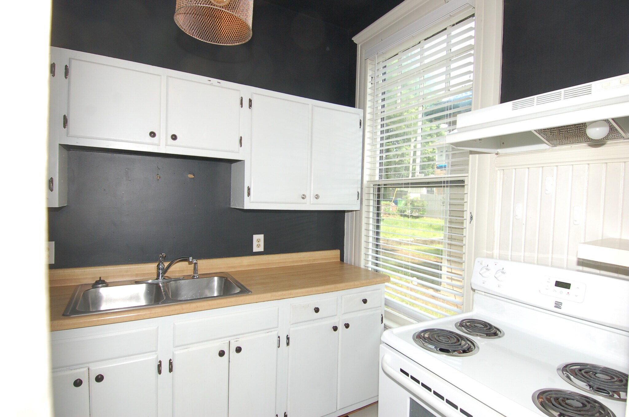Gally U shaped Kitchen opens to Livng - 801 Glenwood Ave