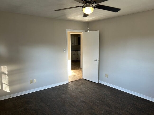 Building Photo - Rollins Dr 106/108 (duplex)