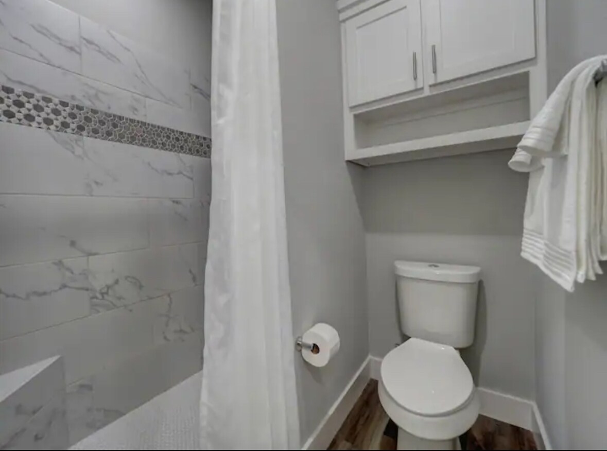 Primary Bath - 14013 Ports O Call Dr