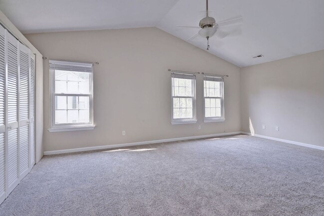 Building Photo - Spacious Duplex in Coventry