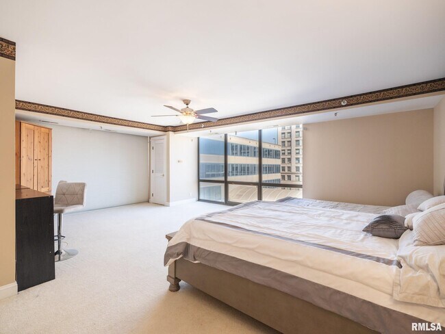 Building Photo - 123 SW Jefferson Ave