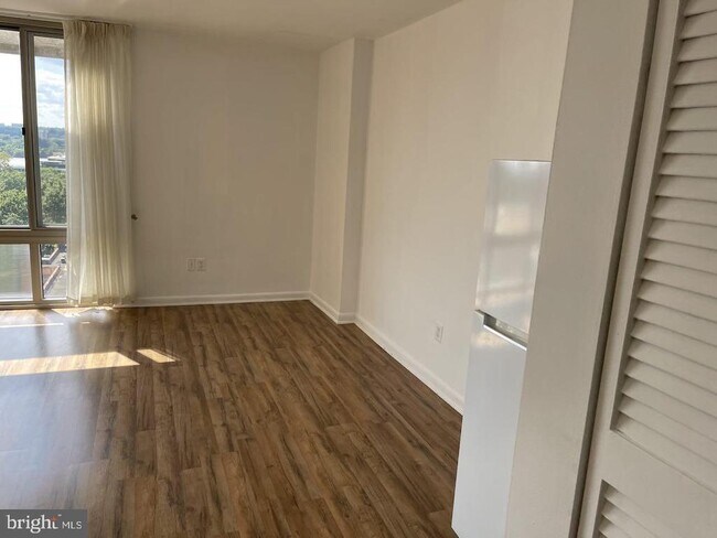 Building Photo - 950 25th St NW