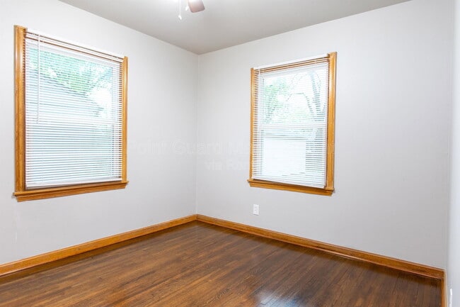 Building Photo - 6102 E Oakwood Dr