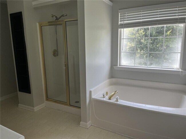 Building Photo - 3184 Elmwood Ct