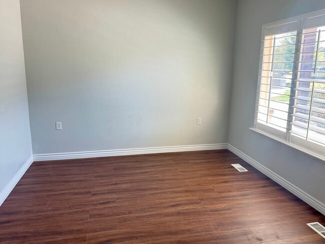 Building Photo - 588 S 350 E