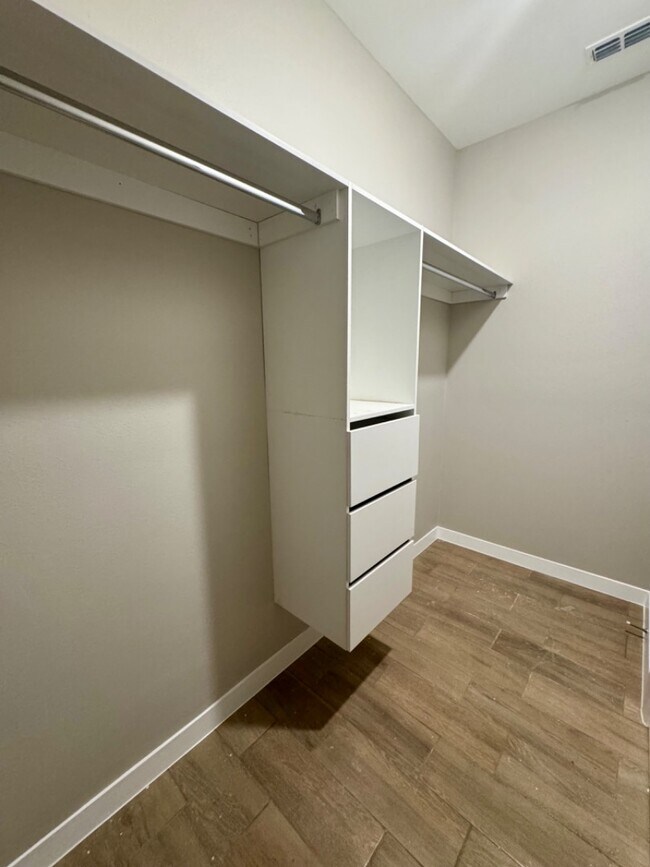 Building Photo - 617 N Delaware St