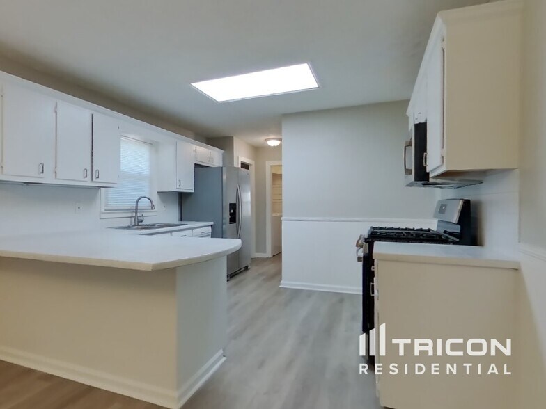Building Photo - 7179 Carolyn Cir