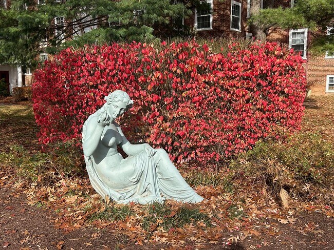 Building Photo - Updated 1BR in Iconic McLean Gardens is the Urban Retreat You've Been Looking For!