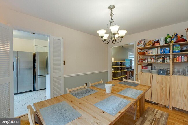 Building Photo - 6813 Market Square Dr