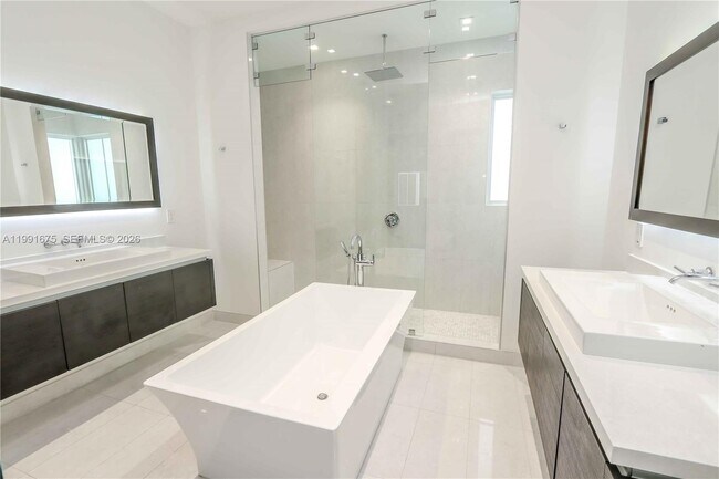 Building Photo - 8250 NW 33rd Terrace