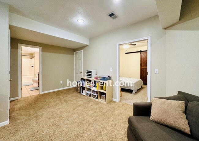 Building Photo - Beautiful Four Bedroom Home in a Quiet Neighborhood w/ an Updated Kitchen, Wood Floors, and a Fin...