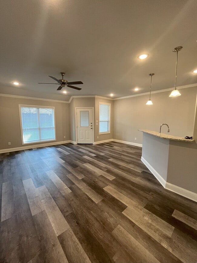 Building Photo - Magnolia Park #10742