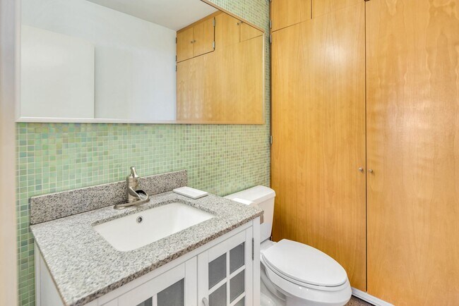 Building Photo - Downtown Anchorage Two Bedroom Two Bath wi...