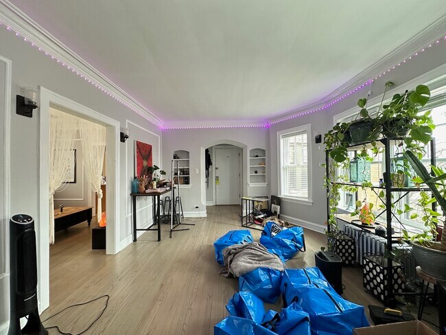 Building Photo - 1352 W Carmen Ave