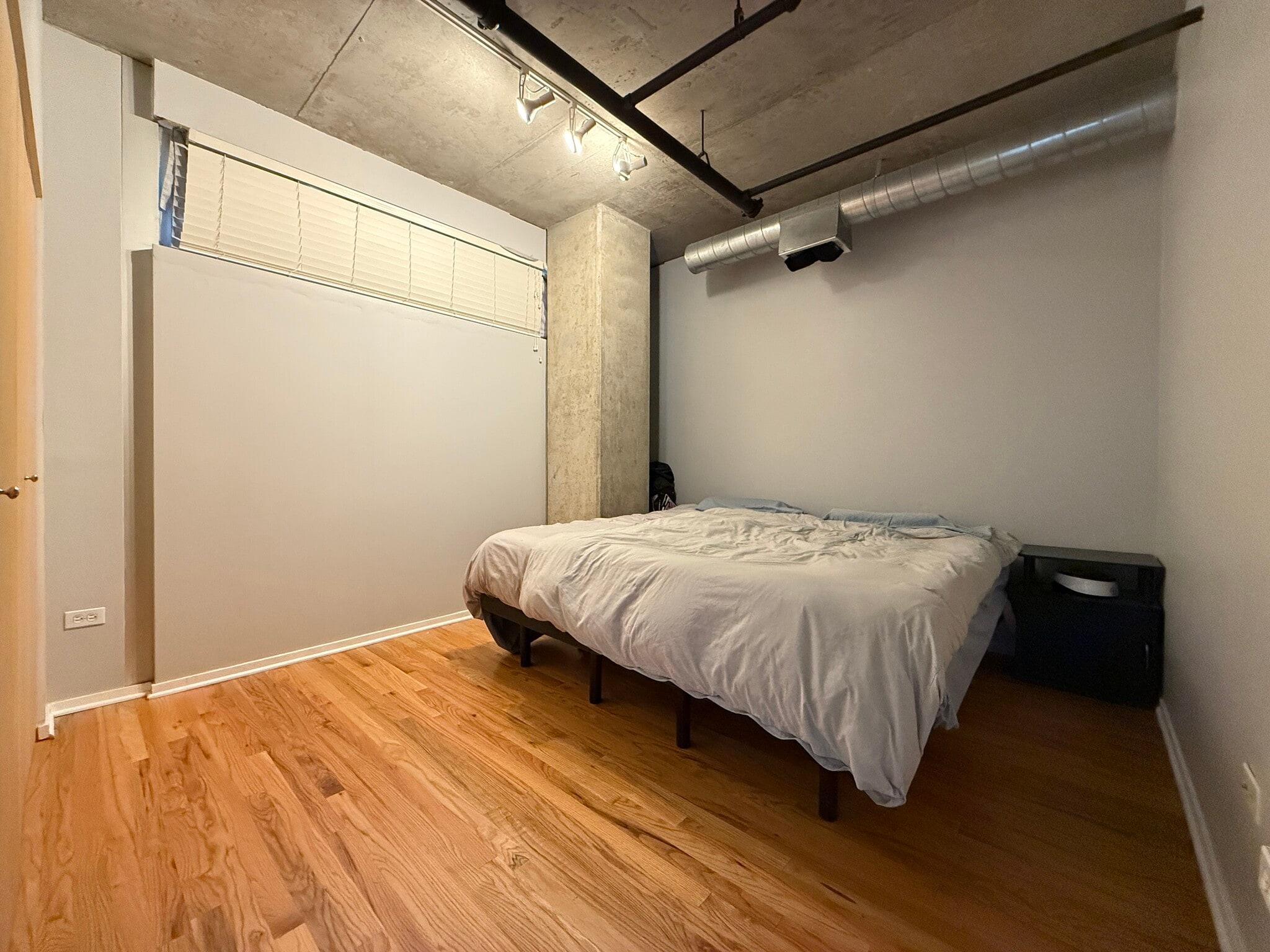 Building Photo - 700 W Van Buren St