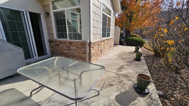 Building Photo - Ranch Townhome in The Broadlands