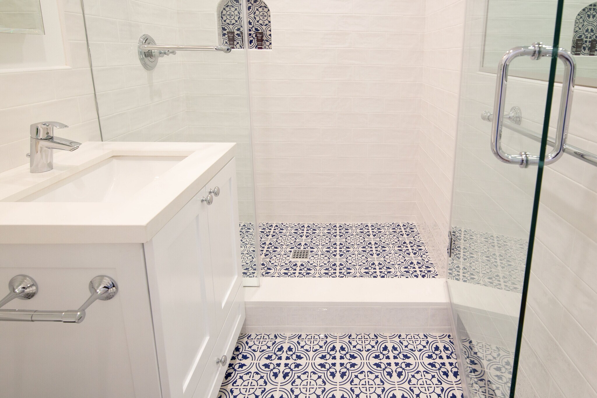 Building Photo - 915 Manhattan Ave